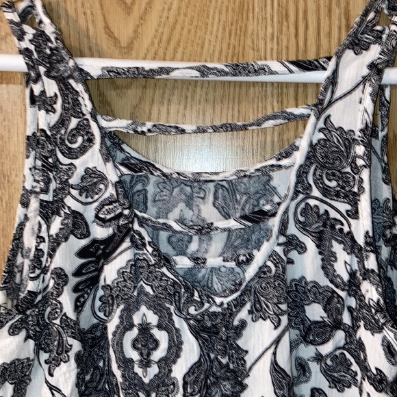 Xhilaration blouse 👚 - Picture 3 of 6